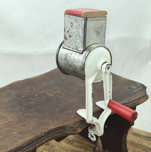 Ancienne râpe fromage épices